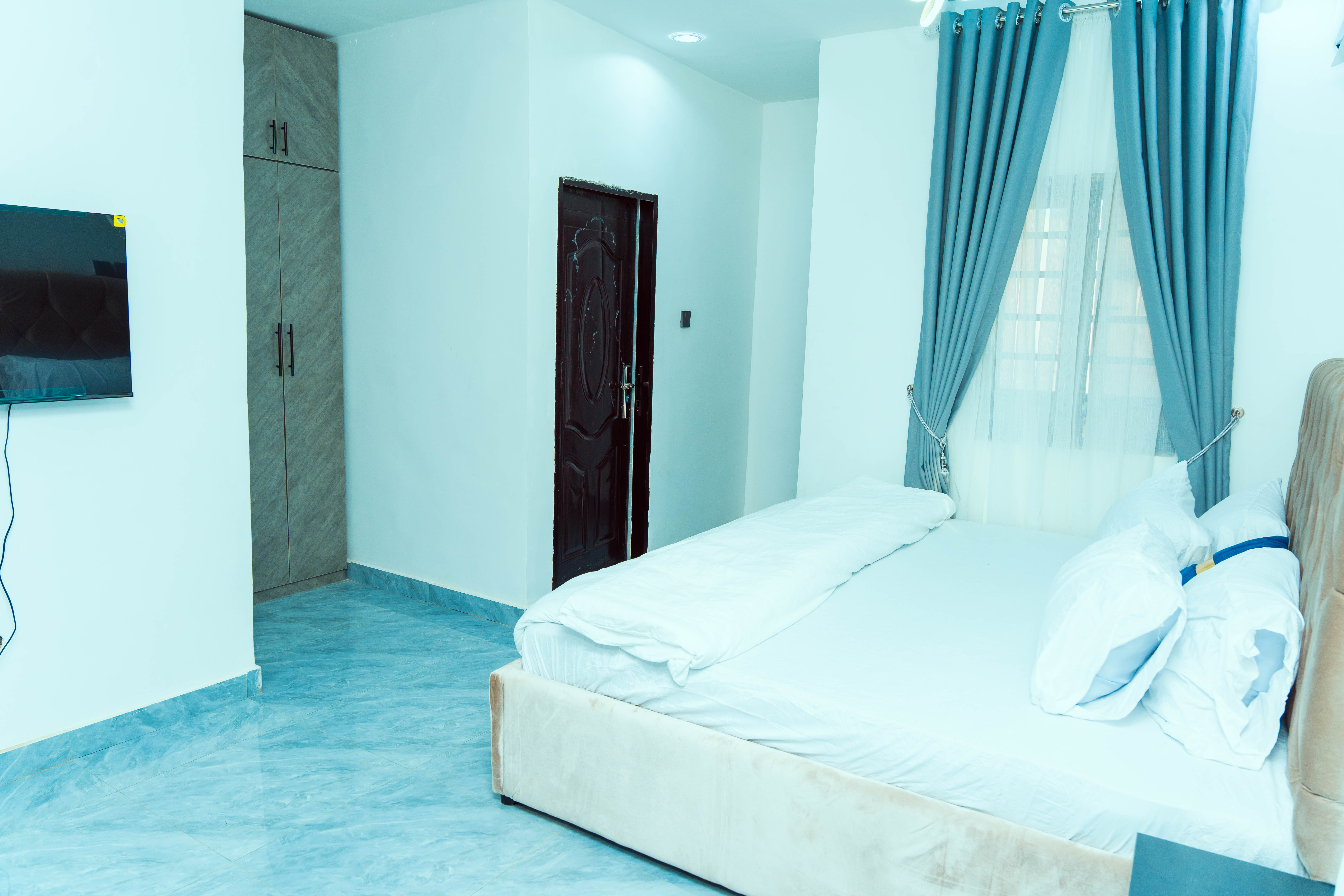 2 Bedroom Luxury Duplex - Image 6