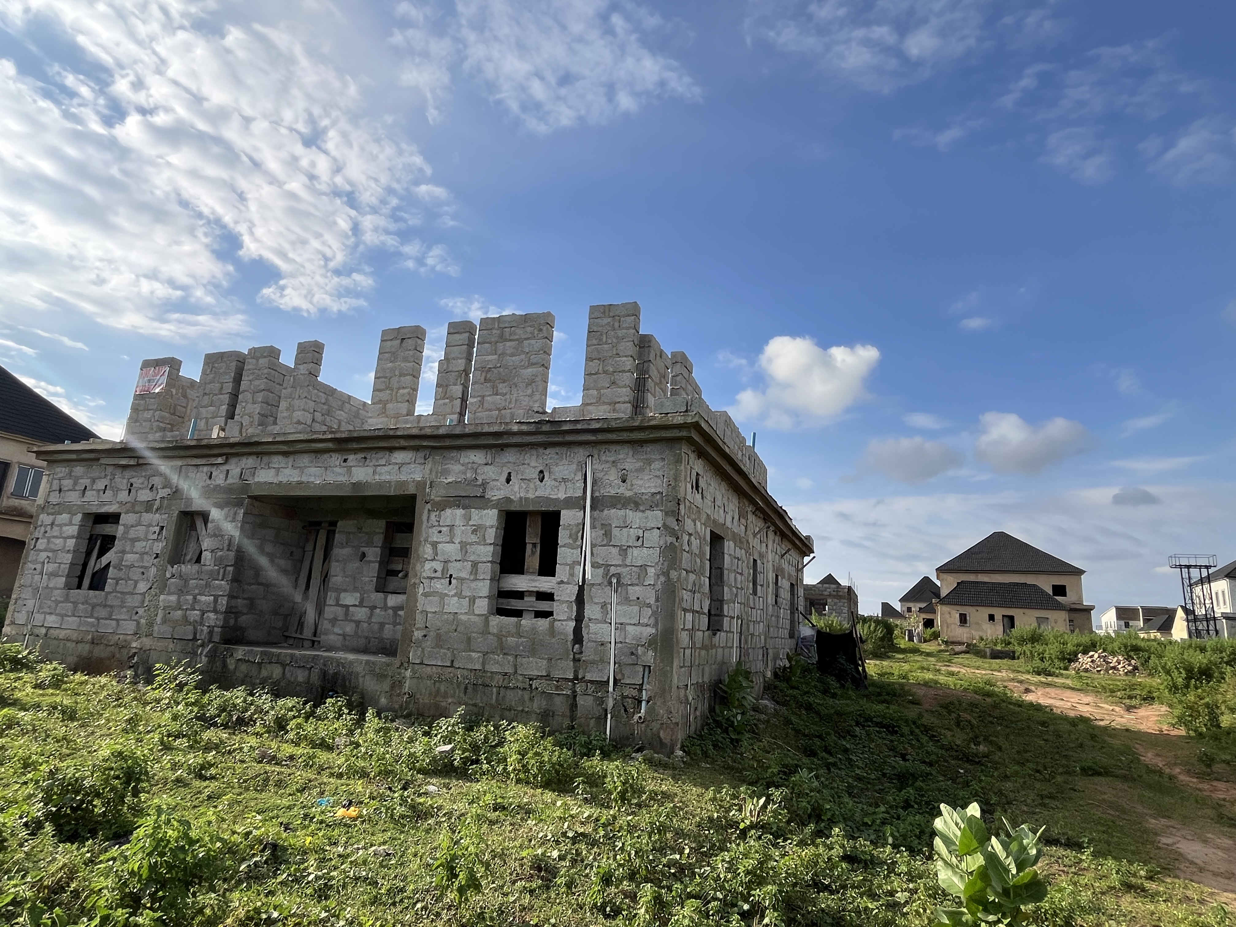 Uncompleted 5 bedroom penthouse in Lugbe 