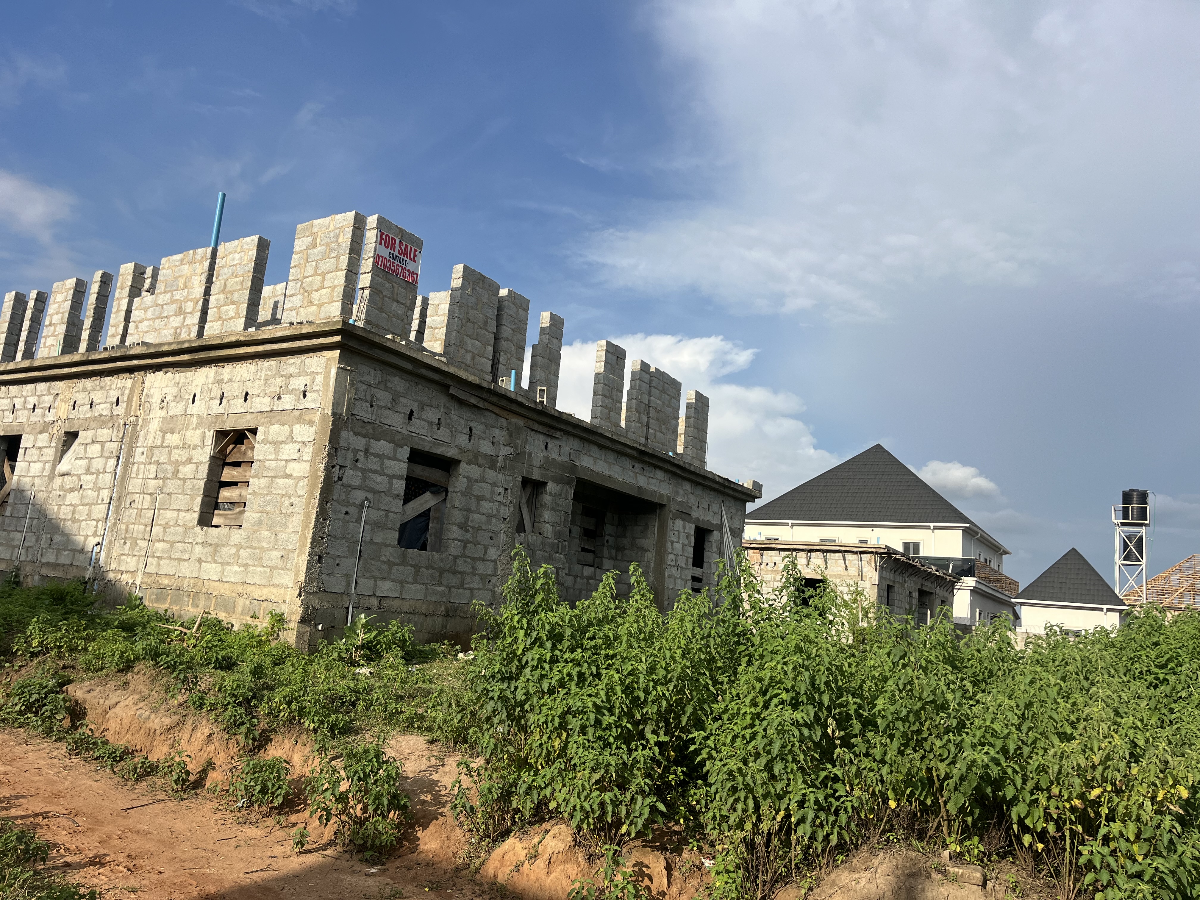 Uncompleted 5 bedroom penthouse in Lugbe  3